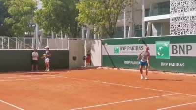 Nadal hitting with Swiatek today. Stuff of dreams. Via @TiffanyHenne on twitter