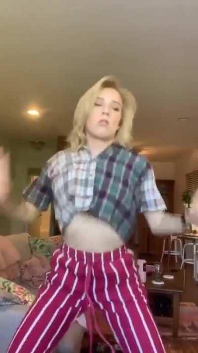 Courtney Twerking on TikTok