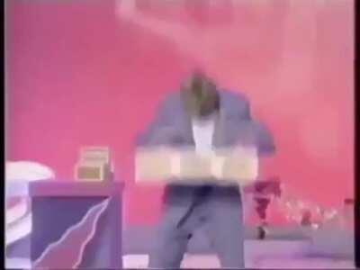 This seemingly three handed juggler.