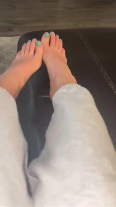 What would you do with my gfs cheesy pale feet?