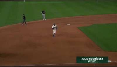 [Highlight] Julio Rodriguez ties the game in the bottom of the 9th with a 117 mph solo shot!