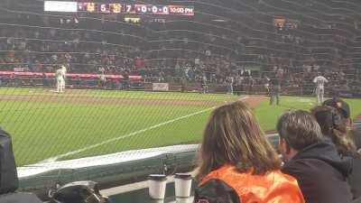 [Highlight] Dude in a Padres jersey runs around the field at the Giants-Mets game