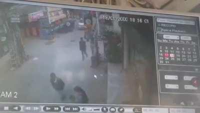 Dwarka Sector 12 Acid thrown on girl student Delhi