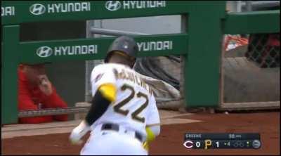 [Highlight] Cutch's 107MPH .730xBA liner gets snagged and he talks like a pirate.