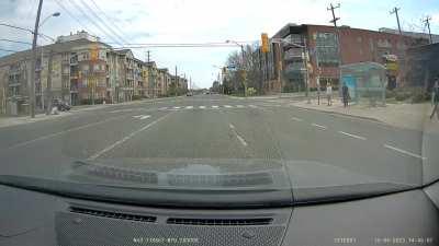 Blocking a bus and pulling out into oncoming traffic. BMWs have got places to be!