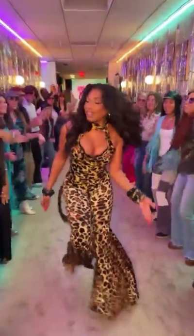 Megan in the Jennifer Hudson tunnel 😍😍