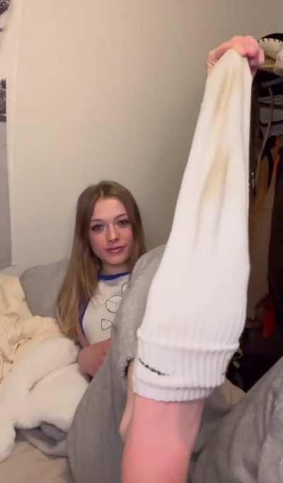 Who wants to worship my socks and soles