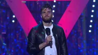 Comedian has a confetti cannon on stage and gives an audience member the button to set it off when he feels it's the right time during the set. It's the best timing ever.