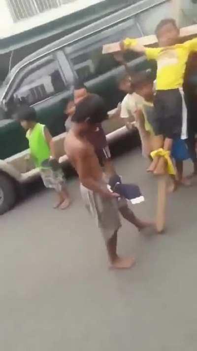 A kId get'S FuCKinG CRUcifIed