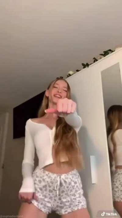 Insta reel - Sophia dancing to Ariana Grande's 34+35