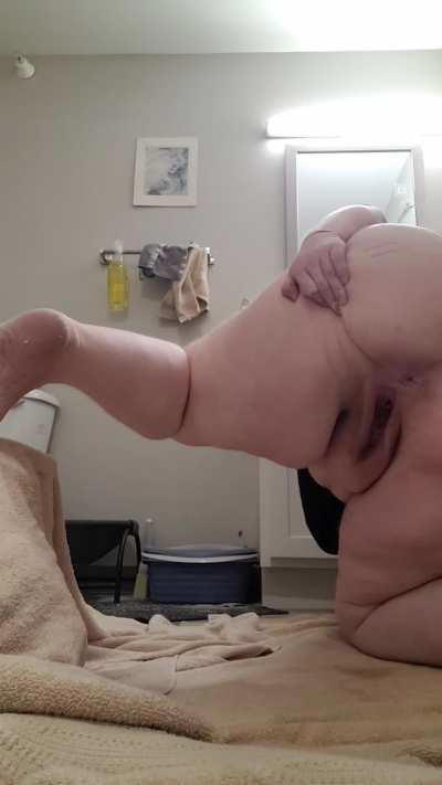 Was dared to go on all fours and piss for you all to see 🫣🤭