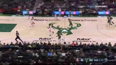 [Highlight] Three Rockets players give up trying to defend Giannis on the transition play as he slams it down to give him 42 PTS on the night