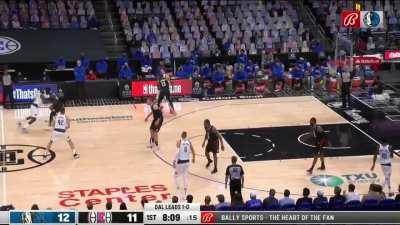 [Highlight] Kleber destroys Patrick Beverley on a screen