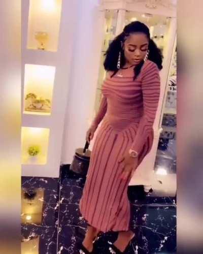 Watch that big booty twerk!!!!!