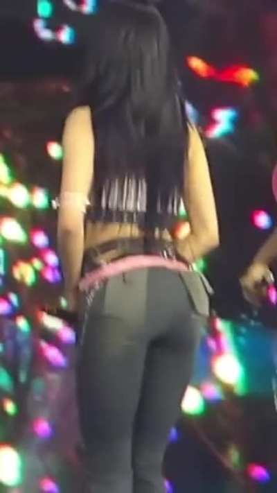 Le Sserafim - Yunjin