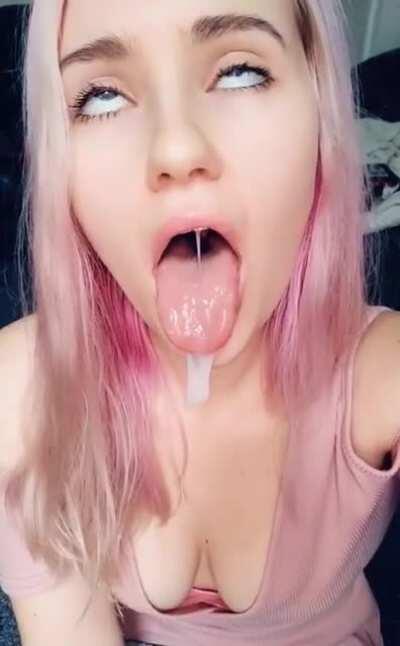 Open wide, little girl 💖