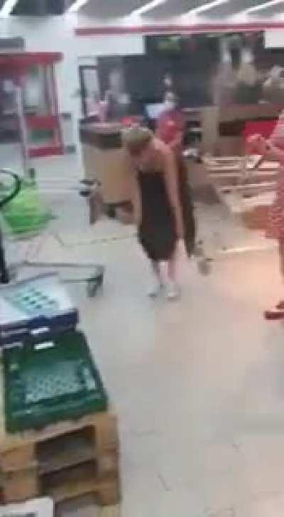 Group of Karens get resourceful when asked to wear a mask