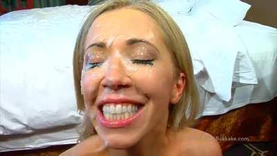 Milf is smiling throughout Bukkake-