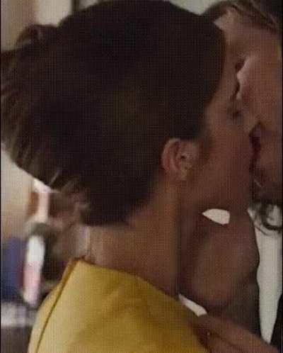 You hit on Emma Watson at the club, here's how it went down