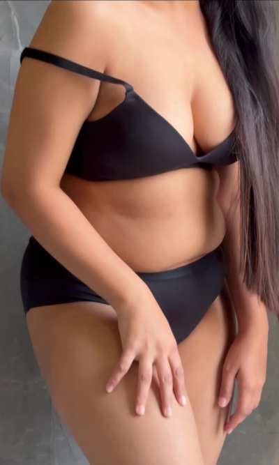 Scrolling stopped for a reason🌝. F24 available in Delhi/NCR for meetups