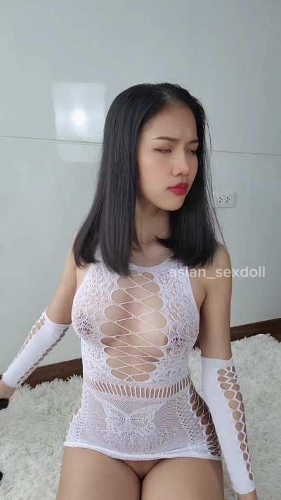 Choosing the toy for the day🧐