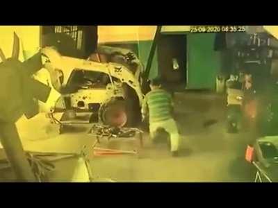 Man standing at the wrong place, and got crushed by a Hydraulic skid-steer bucket