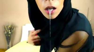 🧕🏻 Muslim Girl Big Sloppy Spit 💦