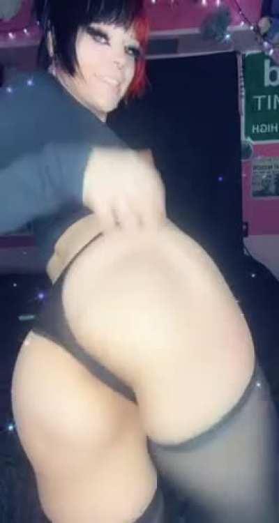 Your brain goes all mushy when you look at me. Dominant lady. 445 photos, 247 small videos and counting. 30% off for a limited time! Link in comments