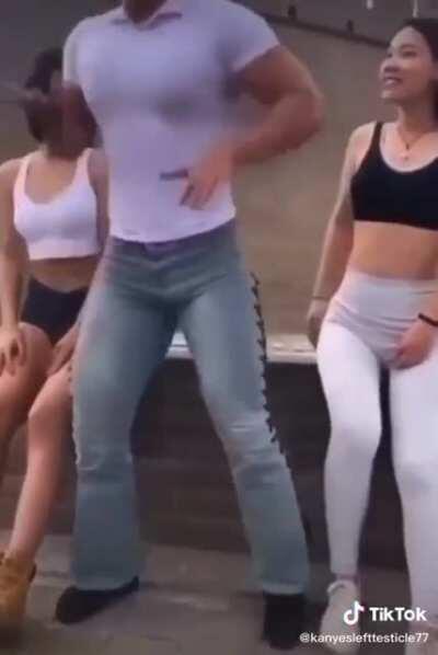 There’s Somethin Really Funny With This🤩