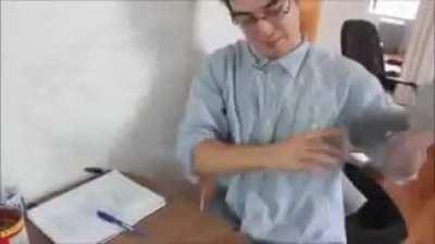 Çok hareketli olan hayvanıma bir gündür bu şekilde davraniyorum artik sesi soluğu bile çıkmıyor arkadaşlar mutlaka deneyin tavsiye ederim