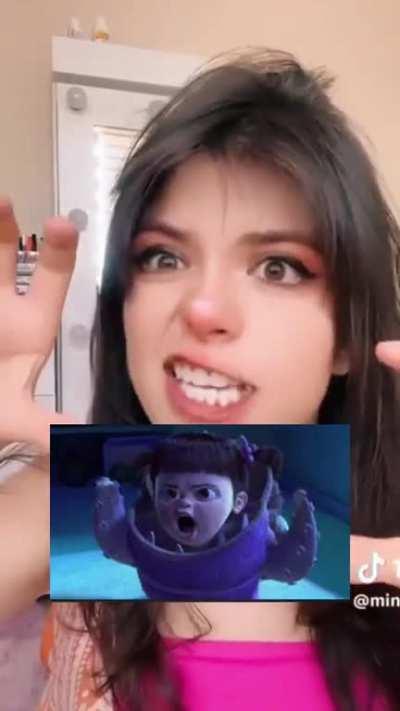 Is smiling and making Weird faces the new TikTok trend ?