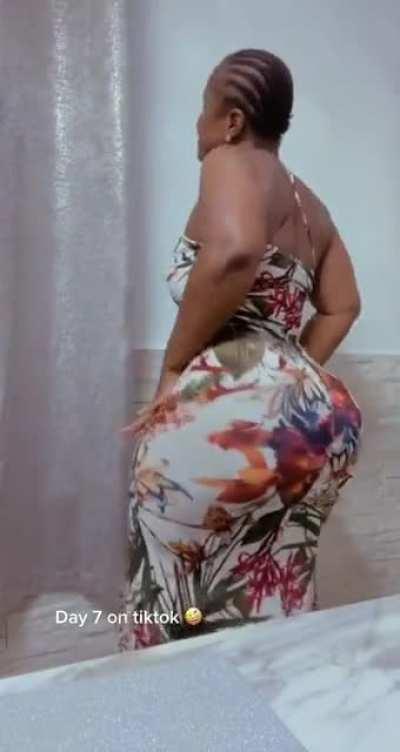 BIG HEAVY BOOTY DOING DAMAGE