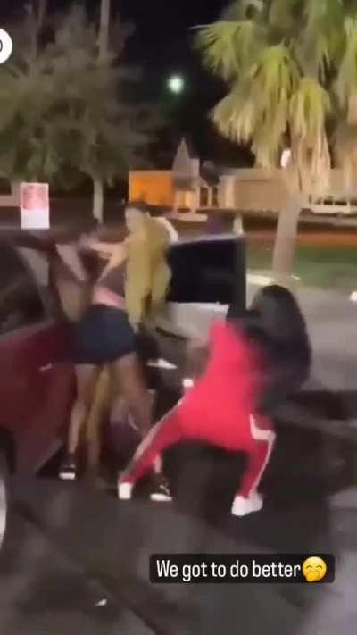 White shirt bih using a taser on her head 💀