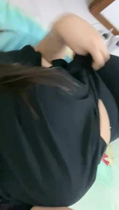 Lick or fuck my tiny college pussy