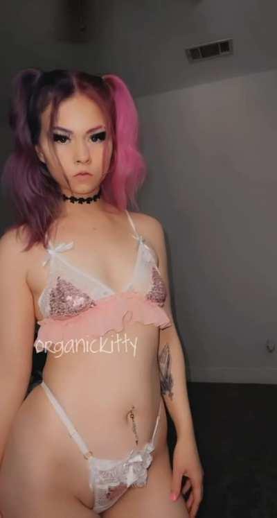 Goth fuckdoll