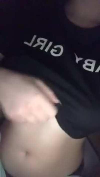 Come suck on my tits.. it makes me so wet 🥵