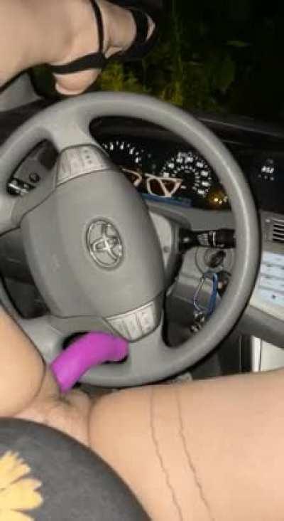 Always finding new ways to fuck myself in the car! What would you do if you saw this parked next to you 💋