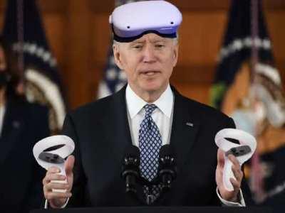 Joe Biden tries VRChat