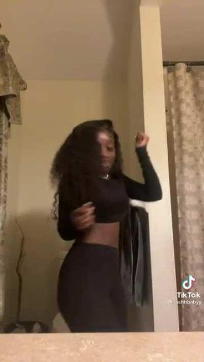 Moving like water 🍑🍑 @tashhbabyy