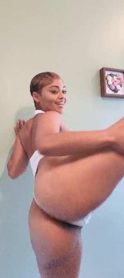 Salvadorian Girls Have More Fun