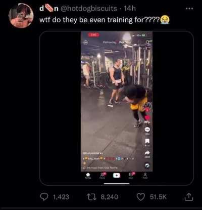 When a bad bitch walks into the weightroom: