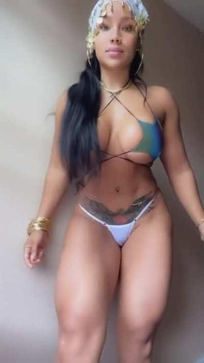 Angie (@its_angebaby)