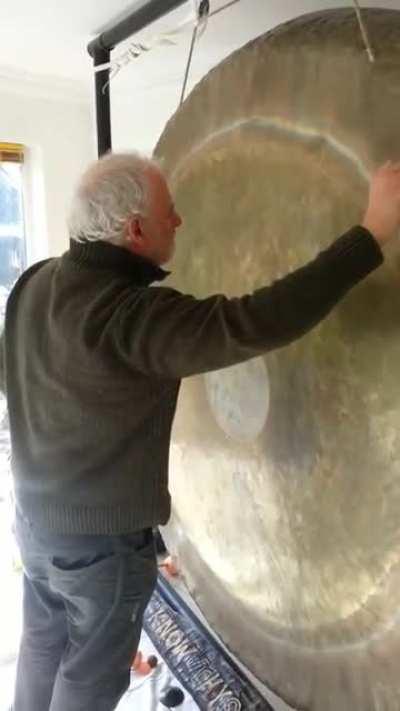 So it doesn't just go Dong then!! This guy is crazy