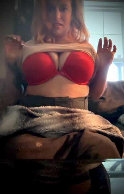 It’s Tuesday! Too bad Reddit won’t play the audio, but the redgifs link above does! Check it out if you’d like! 😘