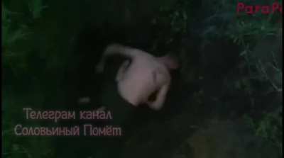 A Russian commander forces two russian soldiers who refused to go into battle, to beat each other to death with their bare hands. The one who survives will crawl out of the pit.