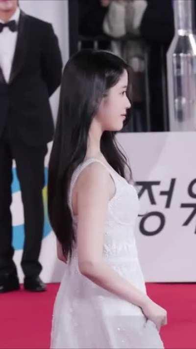 IU - THE ELEGANCE!