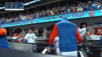 [Highlight] MIA@NYM: Pete Alonso hits his 40th home run of the year to put the Mets on the board