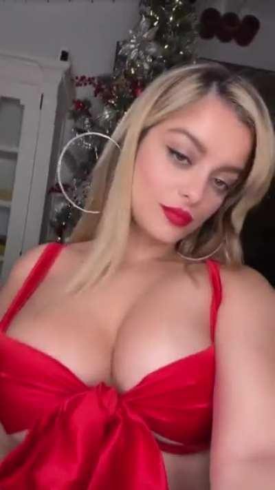 Bebe rexha please be my Christmas present, would love to unwrap that