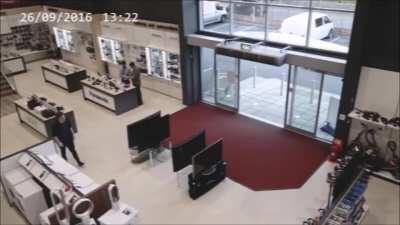 Shopper knocks over 4 TV's worth $7,000