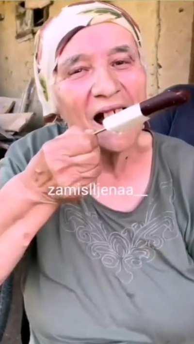 Drhtavim glasom i rukama :